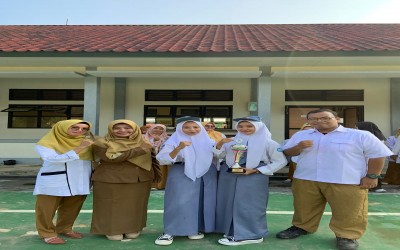 Alhamdulillah Siswa kita yang bernama Dian Sapitri Dan Khusnul Khotimah telah meraih Juara 2 (Dua) Ajang LKS Bidang Kue Pastri dan Confectionary Tingkat Kabupaten